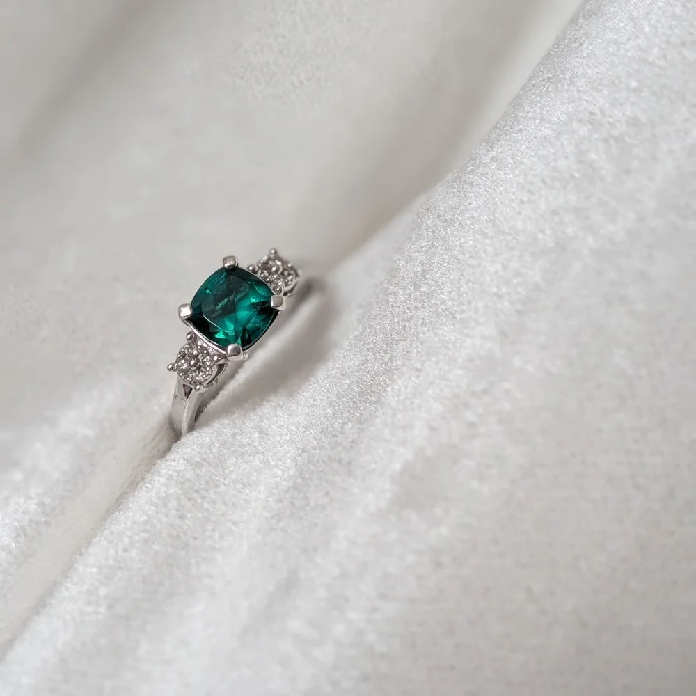 Emerald And Diamond White Gold Ring - Picture 8 of 13